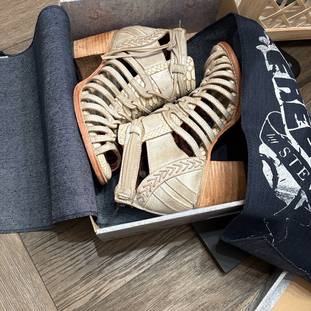 Freebird Wazee Sandals size 8